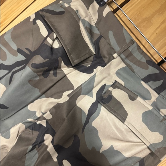 Women's Camouflage Cargo Trousers - Picture 3 of 5